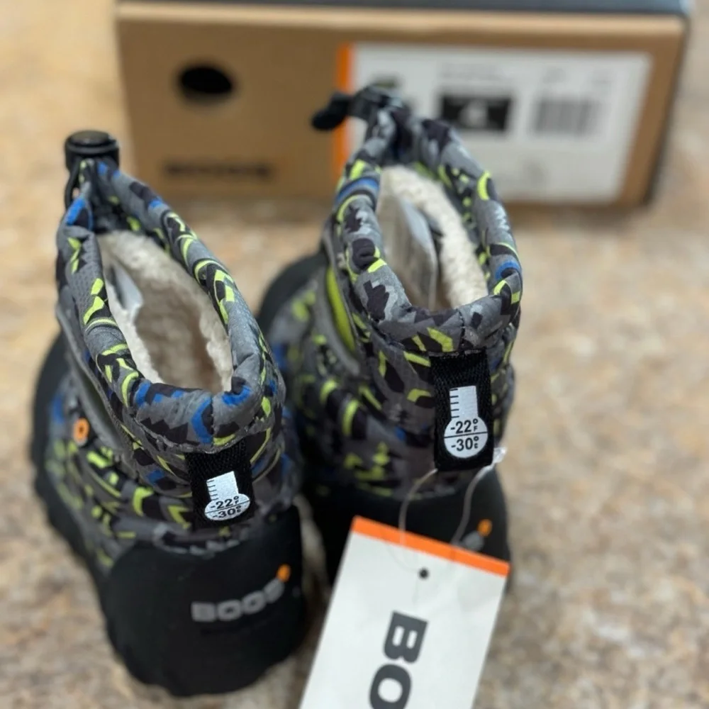 New BOGS Kids Snow Boots | Size 4 | Gray Multi